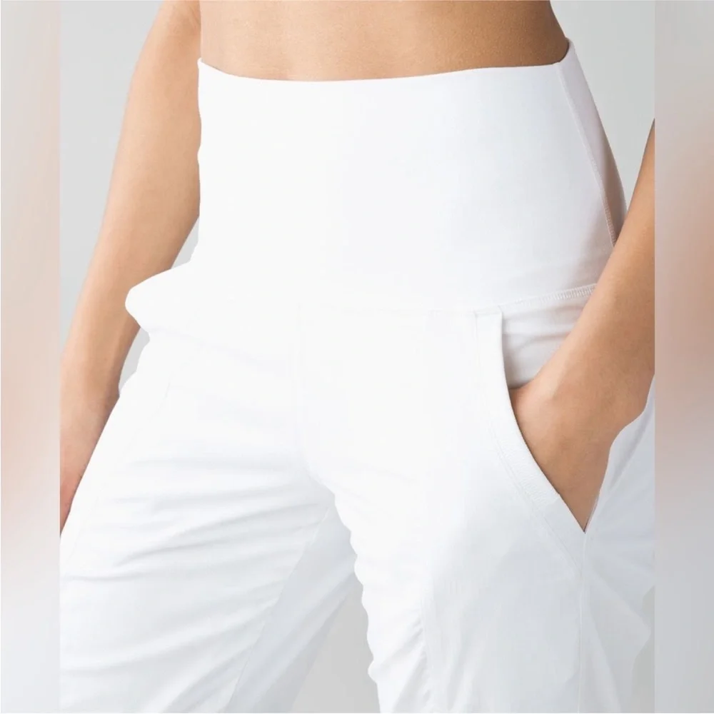 Lululemon In Flux Lined Crop White 2